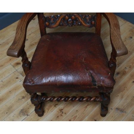 Paar antike Eichenstühle mit Lederbezug von Wylie & Lochhead von 1920