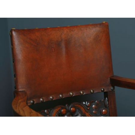 Paar antike Eichenstühle mit Lederbezug von Wylie & Lochhead von 1920