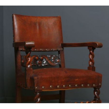 Paar antike Eichenstühle mit Lederbezug von Wylie & Lochhead von 1920