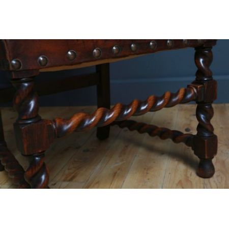 Paar antike Eichenstühle mit Lederbezug von Wylie & Lochhead von 1920