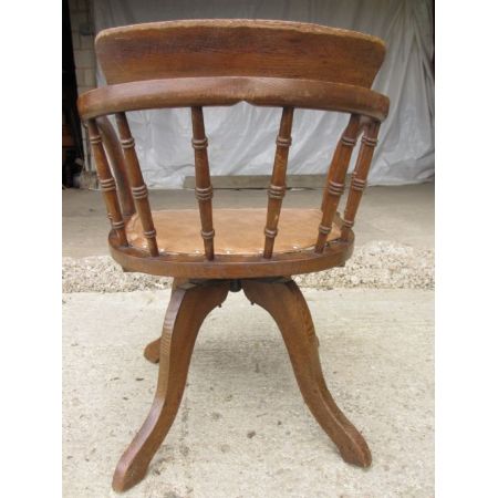 Antiker edwardianischer drehbarer Eichenschreibtischstuhl Spindelrücken