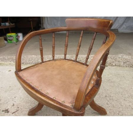 Antiker edwardianischer drehbarer Eichenschreibtischstuhl mit Spindelrücken