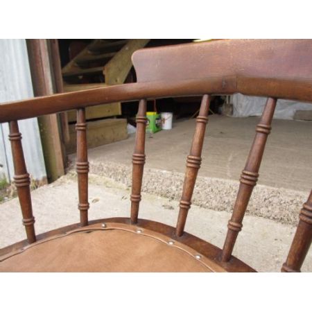 Antiker edwardianischer drehbarer Eichenschreibtischstuhl mit Spindelrücken