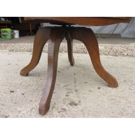 Antiker edwardianischer drehbarer Eichenschreibtischstuhl mit Spindelrücken