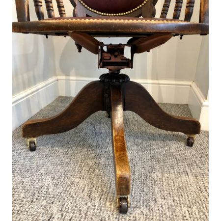 Antiker drehbarer Eichenschreibtischstuhl, Swivel Chair von 1920