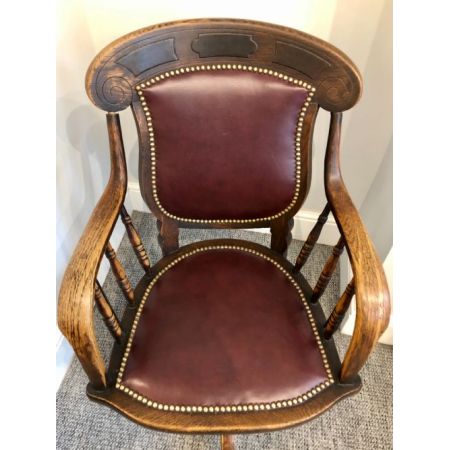 Antiker drehbarer Eichenschreibtischstuhl, Swivel Chair von 1920