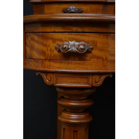 Antiker viktorianischer "Duchess" Mahagonischminktisch, ca 1870