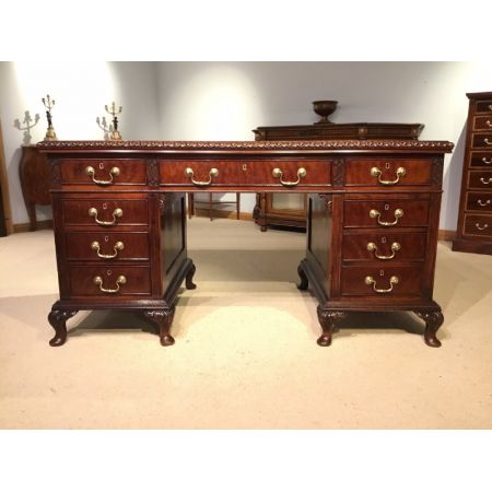 Antiker edwardianischer Pedestal Desk Mahagonischreibtisch im Chippendale-Stil 