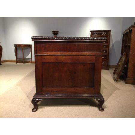 Antiker edwardianischer Pedestal Desk Mahagonischreibtisch im Chippendale-Stil 