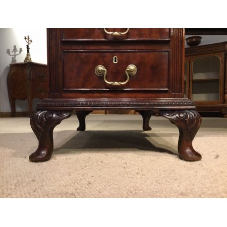 Antiker edwardianischer Pedestal Desk Mahagonischreibtisch im Chippendale-Stil 