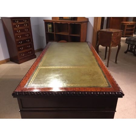 Antiker edwardianischer Pedestal Desk Mahagonischreibtisch im Chippendale-Stil 