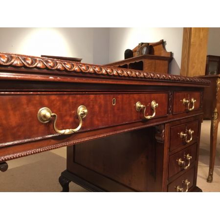 Antiker edwardianischer Pedestal Desk Mahagonischreibtisch im Chippendale-Stil 
