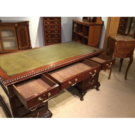 Antiker edwardianischer Pedestal Desk Mahagonischreibtisch im Chippendale-Stil 