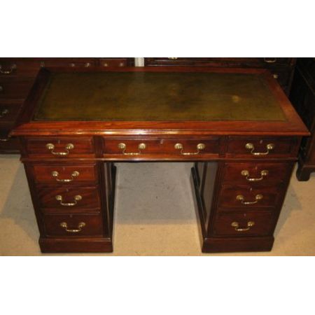Antiker spät viktorianischer  Mahagoni Pedestal Desk von 1900