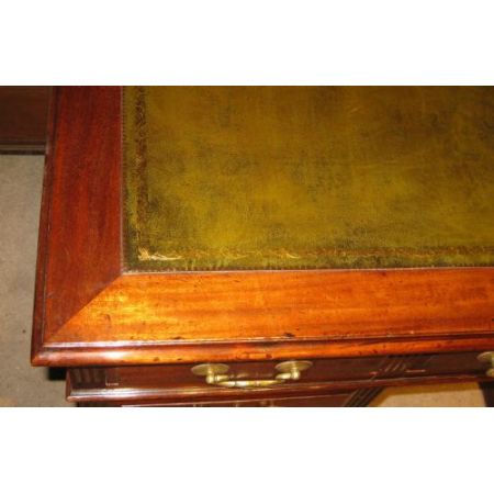 Antiker spät viktorianischer  Mahagoni Pedestal Desk von 1900