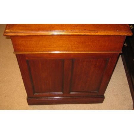 Antiker spät viktorianischer  Mahagoni Pedestal Desk von 1900