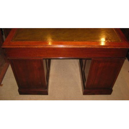 Antiker spät viktorianischer  Mahagoni Pedestal Desk von 1900
