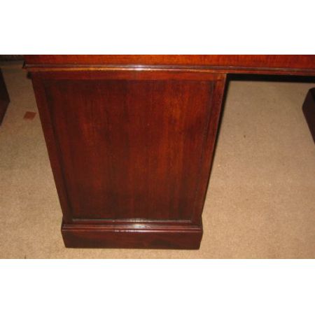 Antiker spät viktorianischer  Mahagoni Pedestal Desk von 1900