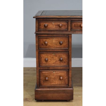 Antiker viktorianischer Nussbaum Schreibtisch