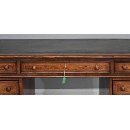 Antiker viktorianischer Nussbaum Schreibtisch