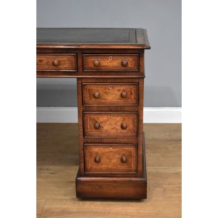 Antiker viktorianischer Nussbaum Schreibtisch