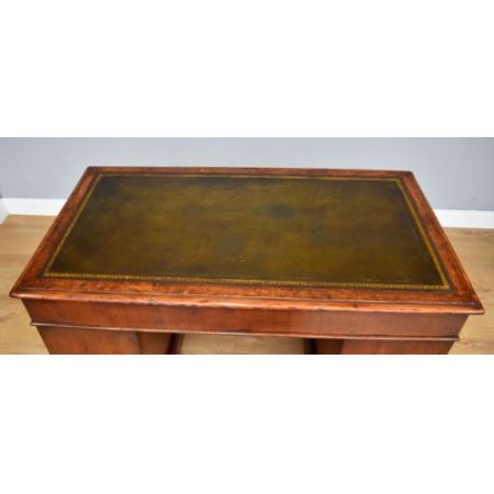 Antiker viktorianischer Nussbaum Schreibtisch