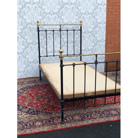 Antikes viktorianisches Messing und Eisen Bettgestell 