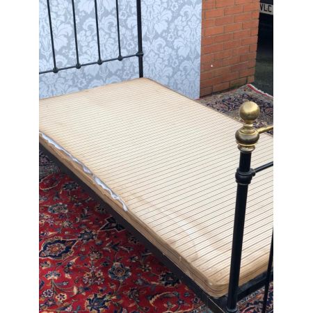 Antikes viktorianisches Messing und Eisen Bettgestell 