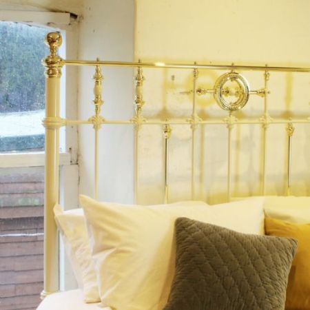 Antikes King Size Bett in Creme von 1890