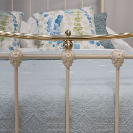 Antikes bett aus Messing und Eisen in Creme von 1890