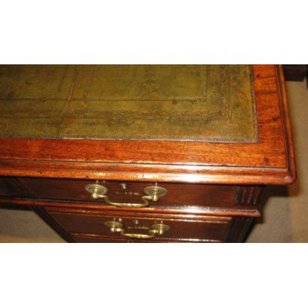 Antiker spät viktorianischer Mahagoni-Pedestal Desk Schreibtisch von 1900