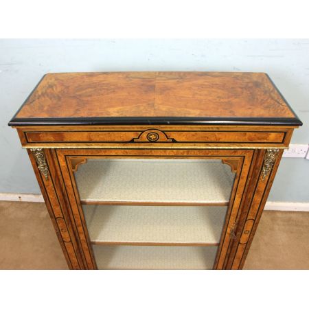 Viktorianische Nussbaum Vitrine Massivholz antik ca 1880