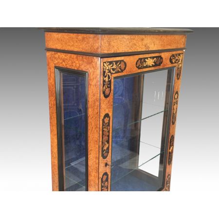 Antike englische viktorianische Amboyna & Marketerie Vitrine , Pier Cabinet von 1850