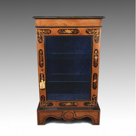 Antike englische viktorianische Amboyna & Marketerie Vitrine , Pier Cabinet von 1850