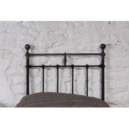 Antikes viktorianisches kleines Einzelbett aus Messing und Eisen