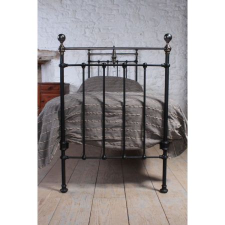 Antikes viktorianisches kleines Einzelbett aus Messing und Eisen