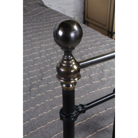 Antikes viktorianisches kleines Einzelbett aus Messing und Eisen