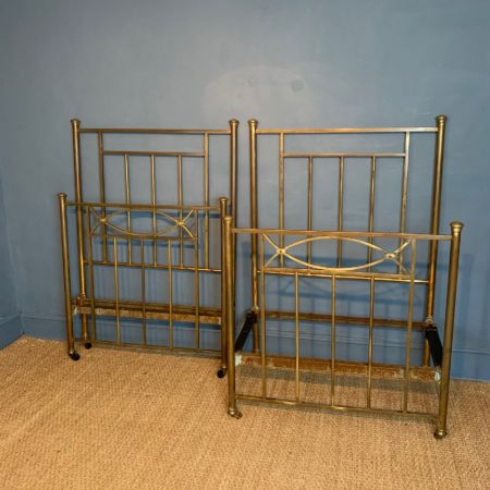 Paar antiker spätviktorianischer Messingbetten um 1890