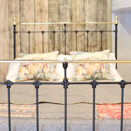 Antikes Bett aus Gusseisen und Messing in Schwarz von 1890