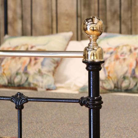 Antikes Bett aus Gusseisen und Messing in Schwarz von 1890