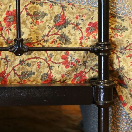 Antikes Bett aus Gusseisen und Messing in Schwarz von 1890