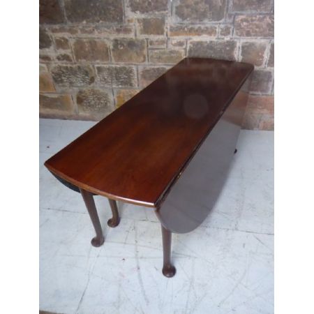 Großer englischer Esstisch Mahagoni Massivholztisch antik aus der Mitte des 18. Jahrhunderts