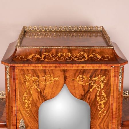 Viktorianischer Nussbaum Bonheur du Jour/Schreibtisch aus Massivholz