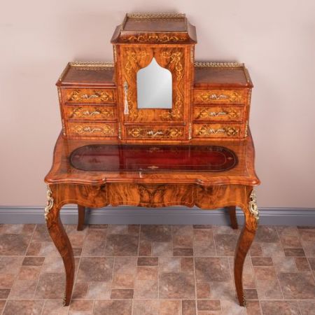 Viktorianischer Nussbaum Bonheur du Jour/Schreibtisch aus Massivholz
