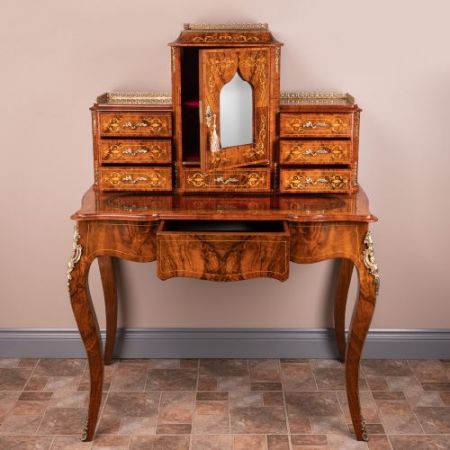 Viktorianischer Nussbaum Bonheur du Jour/Schreibtisch aus Massivholz