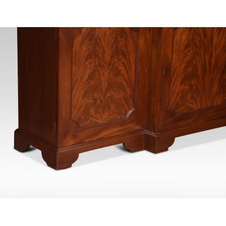 Mahagoni three door Breakfront Bücherschrank Massivholz antik ca 1900