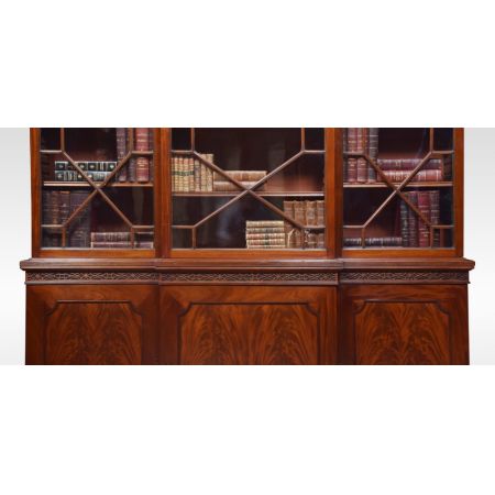 Mahagoni three door Breakfront Bücherschrank Massivholz antik ca 1900