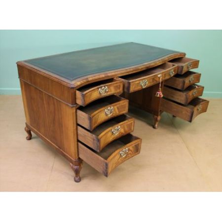 Nussbaum Schreibtisch Massivholz antik ca 1920