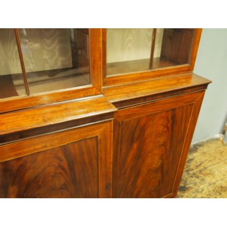 breakfront Bücherschrank Mahagoni Masivholz antik 1780