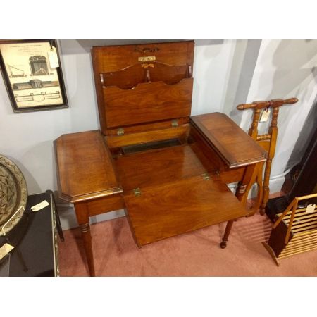 Der 'Britische Schreibtisch' Mahagoni Massivholz antik ca 1900